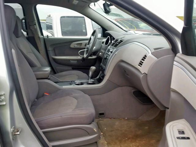 1GNKRFEDXCJ404619 - 2012 CHEVROLET TRAVERSE L SILVER photo 5