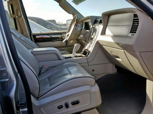 5LMFU28598LJ07559 - 2008 LINCOLN NAVIGATOR 银色 照片 5