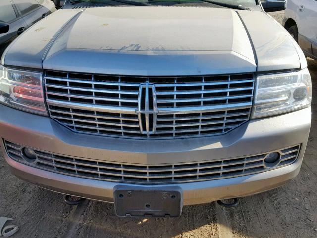 5LMFU28598LJ07559 - 2008 LINCOLN NAVIGATOR 银色 照片 7
