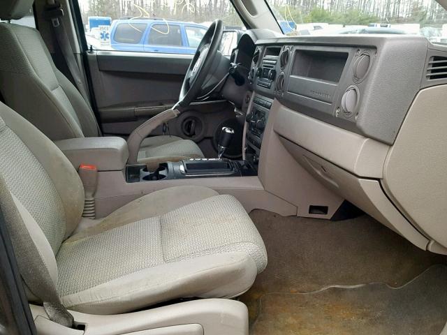 1J8HG48K06C271605 - 2006 JEEP COMMANDER GRAY photo 5