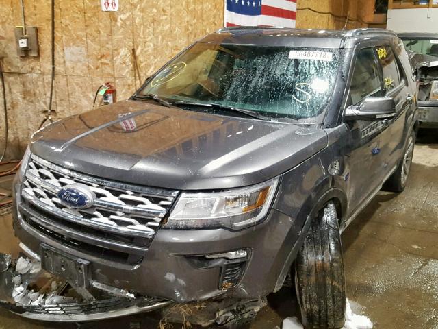 1FM5K8F8XJGB33638 - 2018 FORD EXPLORER L GRAY photo 2