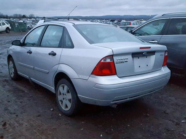 1FAFP34N46W229791 - 2006 FORD FOCUS ZX4 SILVER photo 3