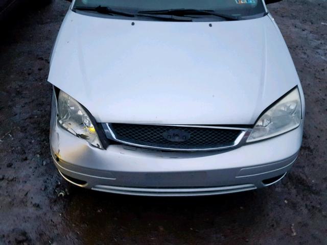 1FAFP34N46W229791 - 2006 FORD FOCUS ZX4 SILVER photo 7