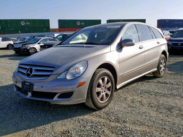 4JGCB65E77A036914 - 2007 MERCEDES-BENZ R 350 SILVER photo 2