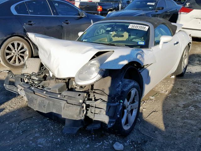 1G2MB35B97Y105062 - 2007 PONTIAC SOLSTICE WHITE photo 2