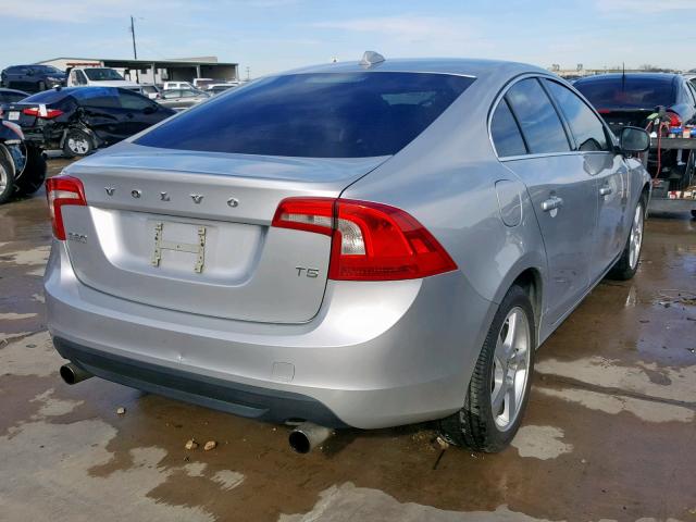 YV1622FS3C2042030 - 2012 VOLVO S60 T5 SILVER photo 4