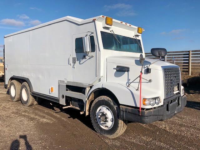 4V5KC9GFX4N368631 - 2004 VOLVO VHD WHITE photo 3