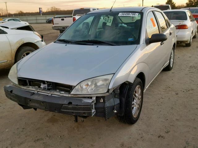 1FAHP34N67W196772 - 2007 FORD FOCUS ZX4 SILVER photo 2