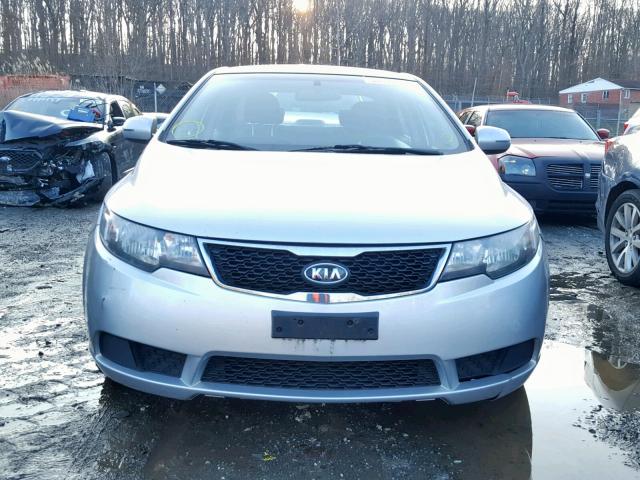 KNAFU4A20C5596382 - 2012 KIA FORTE EX SILVER photo 9