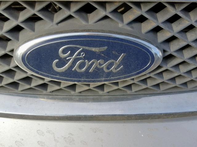 1FAHP34N25W192490 - 2005 FORD FOCUS ZX4 GRAY photo 9