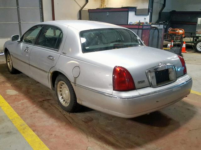 1LNHM81WXYY865186 - 2000 LINCOLN TOWN CAR E SILVER photo 3