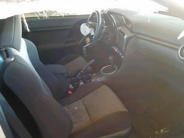 JTKJF5C79FJ011602 - 2015 TOYOTA SCION TC თეთრი ფოტო 5