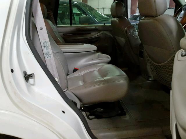 5LMPU28L6WLJ33018 - 1998 LINCOLN NAVIGATOR 白色 照片 6