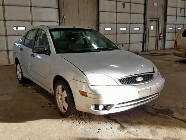 1FAHP34N77W118307 - 2007 FORD FOCUS ZX4 SILVER photo 1