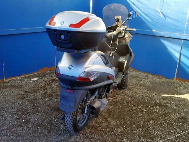 ZAPM590T295000579 - 2009 PIAGGIO MP3 400 GRAY photo 4