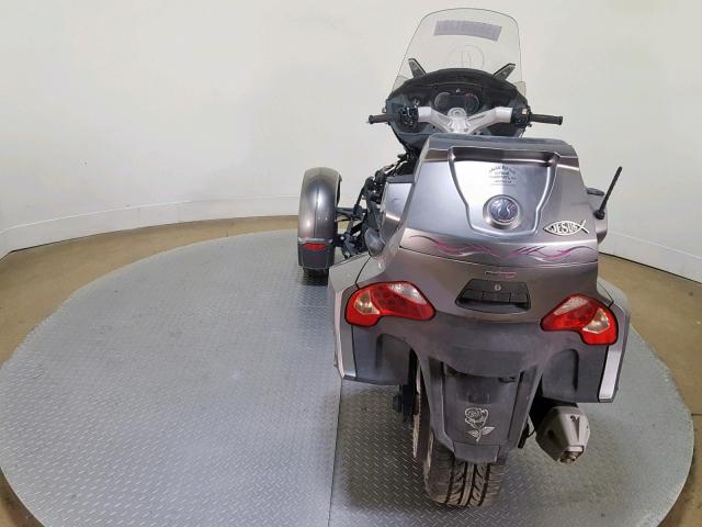 2BXJBWC1XBV001260 - 2011 CAN-AM SPYDER ROA GRAY photo 9