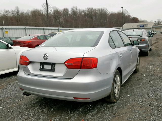 3VW2K7AJ5EM331967 - 2014 VOLKSWAGEN JETTA BASE Արծաթագույն լուսանկար 4