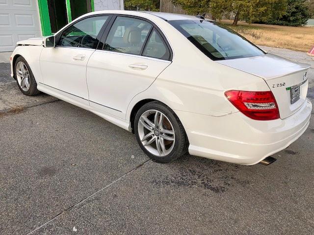 WDDGF4HB5DR258578 - 2013 MERCEDES-BENZ C 250 WHITE photo 3