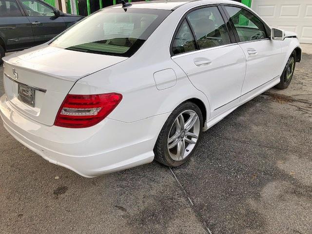 WDDGF4HB5DR258578 - 2013 MERCEDES-BENZ C 250 WHITE photo 4