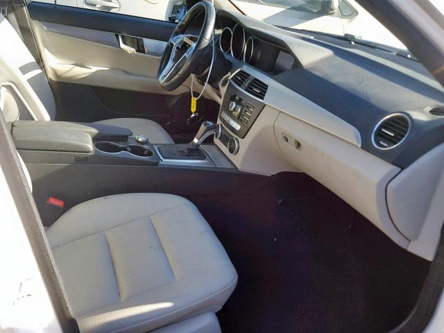 WDDGF4HB4ER312809 - 2014 MERCEDES-BENZ C 250 WHITE photo 5