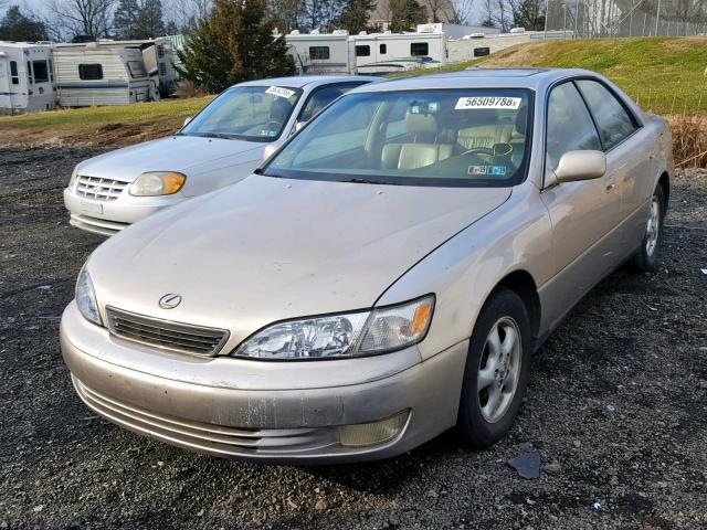 JT8BF28G9W5042407 - 1998 LEXUS ES 300 BEIGE photo 2