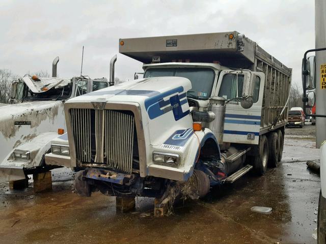 2WMPZCZZ81K971716 - 2001 WESTERN STAR/AUTO CAR CONVENTION WHITE photo 2