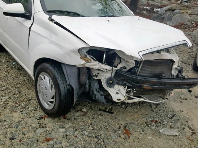KL1TD5DEXAB097712 - 2010 CHEVROLET AVEO LS WHITE photo 9
