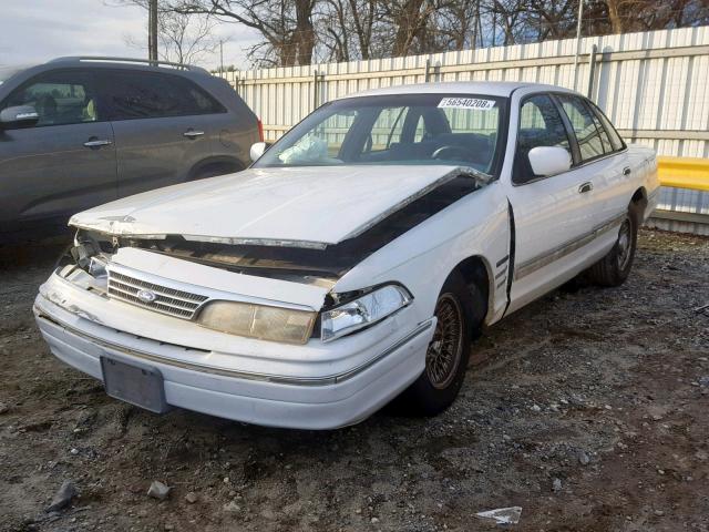 2FALP74W5PX117932 - 1993 FORD CROWN VICT WHITE photo 2