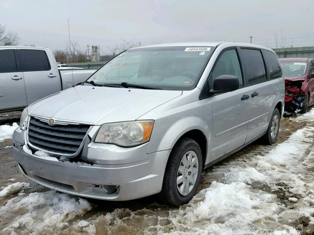 2A8HR44H98R643246 - 2008 CHRYSLER TOWN & COU SILVER photo 2