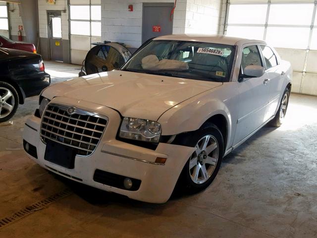 2C3KA53G06H495904 - 2006 CHRYSLER 300 TOURIN WHITE photo 2