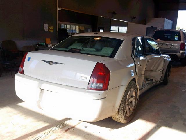 2C3KA53G06H495904 - 2006 CHRYSLER 300 TOURIN WHITE photo 4