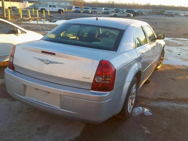 2C3LA43R08H224473 - 2008 CHRYSLER 300 LX SILVER photo 4