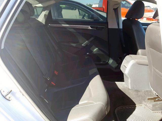 1VWDT7A39HC046122 - 2017 VOLKSWAGEN PASSAT R-L WHITE photo 6