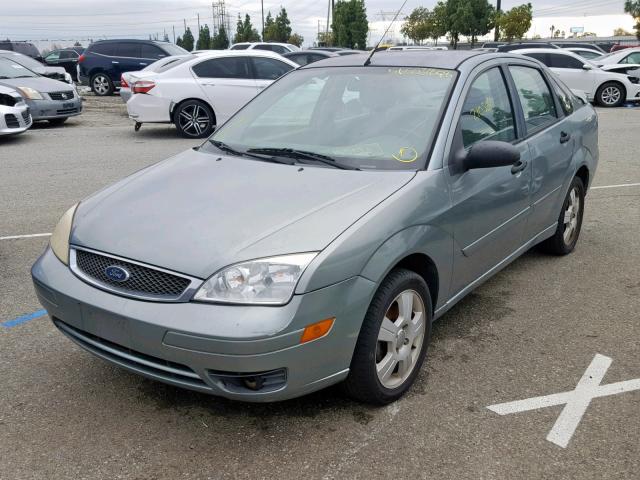 1FAFP34N95W271596 - 2005 FORD FOCUS ZX4 GREEN photo 2