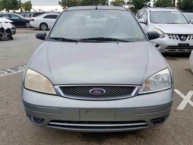 1FAFP34N95W271596 - 2005 FORD FOCUS ZX4 GREEN photo 9