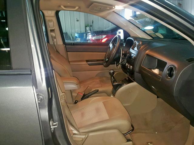 1C4NJCBA9DD276864 - 2013 JEEP COMPASS SP ნაცრისფერი ფოტო 5