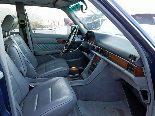 WDBCA24D8LA539255 - 1990 MERCEDES-BENZ 300 SE BLUE photo 5