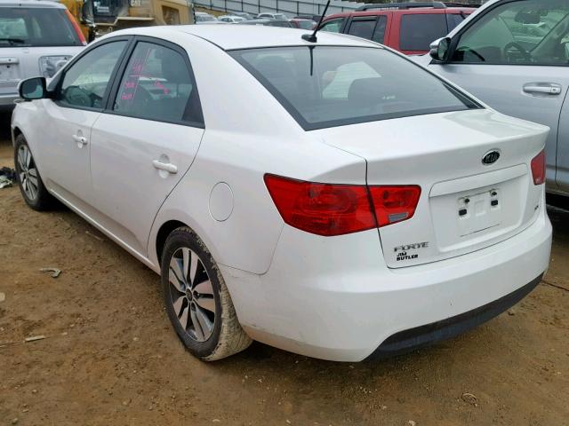 KNAFU4A25D5657422 - 2013 KIA FORTE EX WHITE photo 3