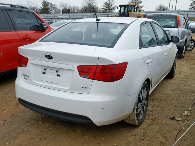 KNAFU4A25D5657422 - 2013 KIA FORTE EX WHITE photo 4