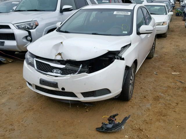 KNAFU4A25D5657422 - 2013 KIA FORTE EX WHITE photo 9