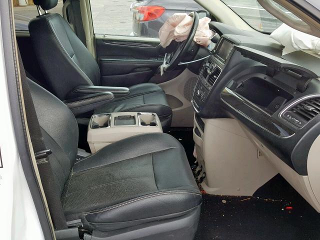 2C4RC1CG6ER180143 - 2014 CHRYSLER TOWN & COU WHITE photo 5