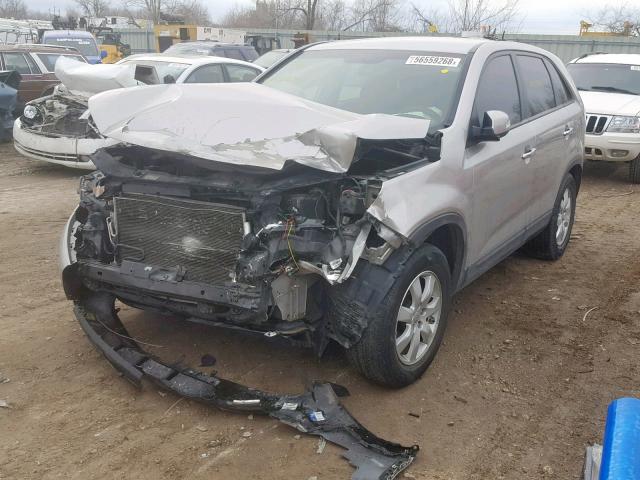 5XYKT3A1XCG302130 - 2012 KIA SORENTO BA SILVER photo 2