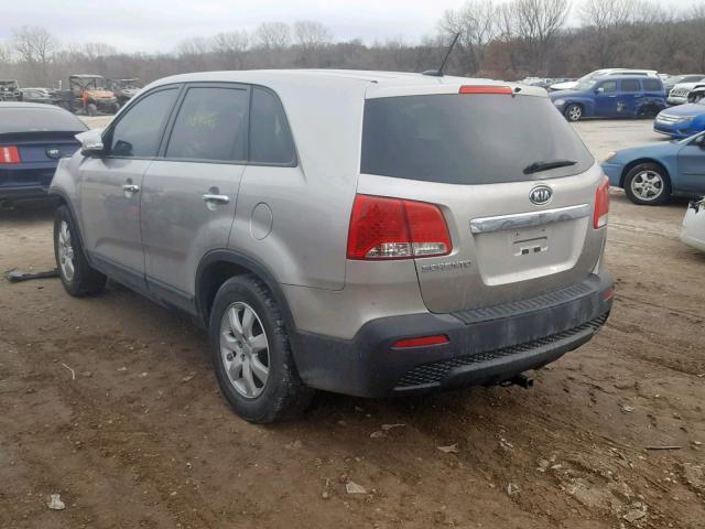 5XYKT3A1XCG302130 - 2012 KIA SORENTO BA SILVER photo 3