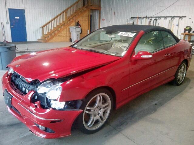 WDBTK72FX8T092938 - 2008 MERCEDES-BENZ CLK 550 RED photo 2