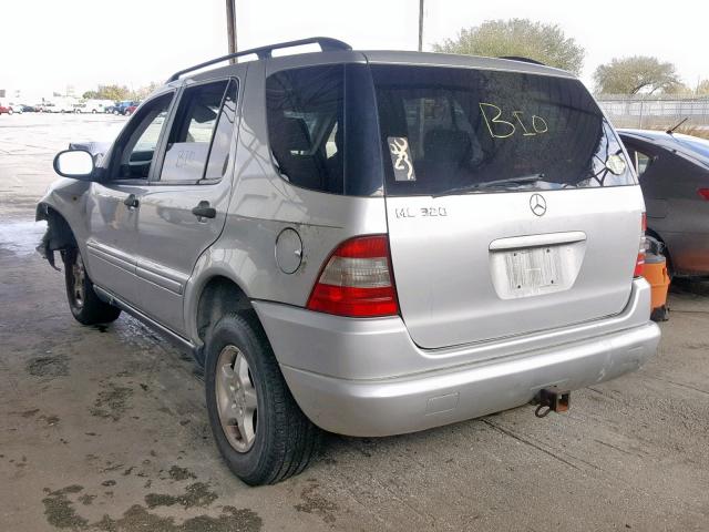 4JGAB54E3WA042727 - 1998 MERCEDES-BENZ ML 320 SILVER photo 3