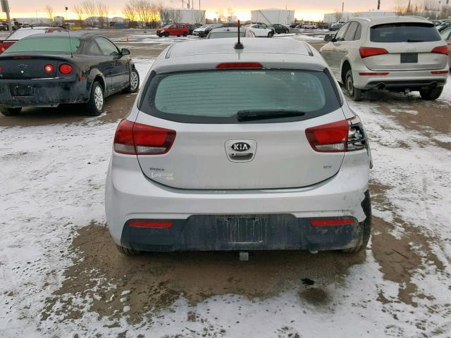 3KPA35AB7JE154447 - 2018 KIA RIO EX SILVER photo 9