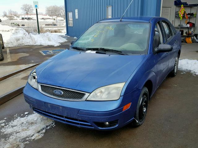 1FAFP34N75W155670 - 2005 FORD FOCUS ZX4 BLUE photo 2