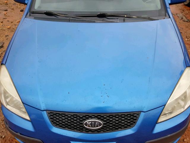 KNADE123966145329 - 2006 KIA RIO BLUE photo 7