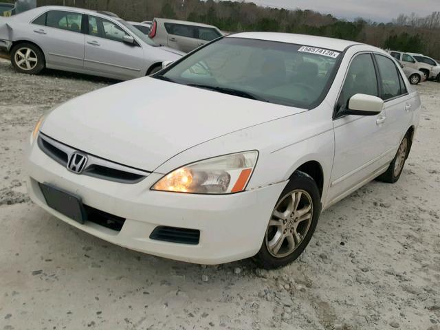 1HGCM56307A223919 - 2007 HONDA ACCORD SE WHITE photo 2