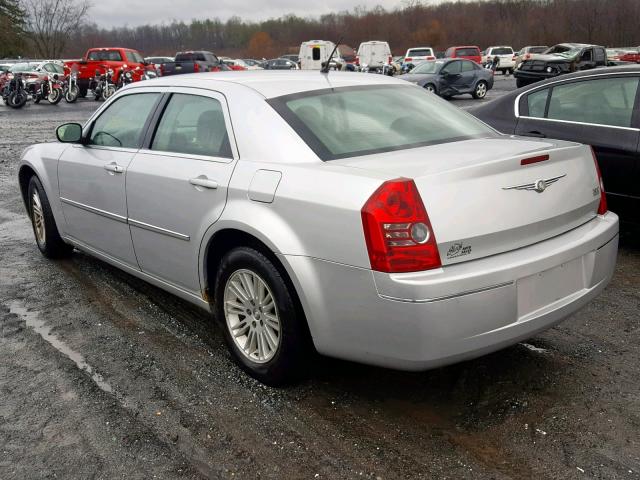 2C3KA53G78H242050 - 2008 CHRYSLER 300 TOURIN SILVER photo 3